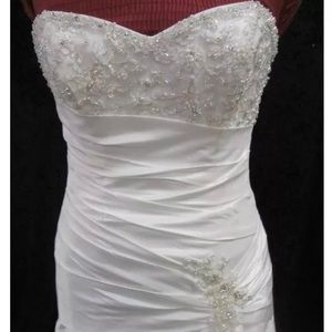 Women's Size 6 - Maggie Sottero Wedding Gown.